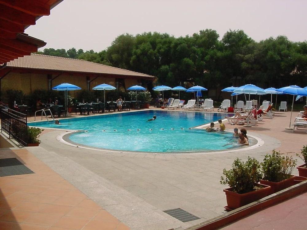 Amareclub Le Rose Hotel San Teodoro  Exterior foto