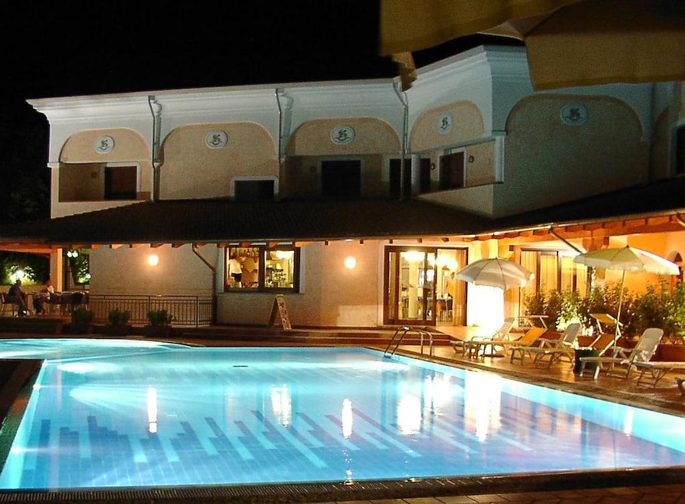 Amareclub Le Rose Hotel San Teodoro  Exterior foto