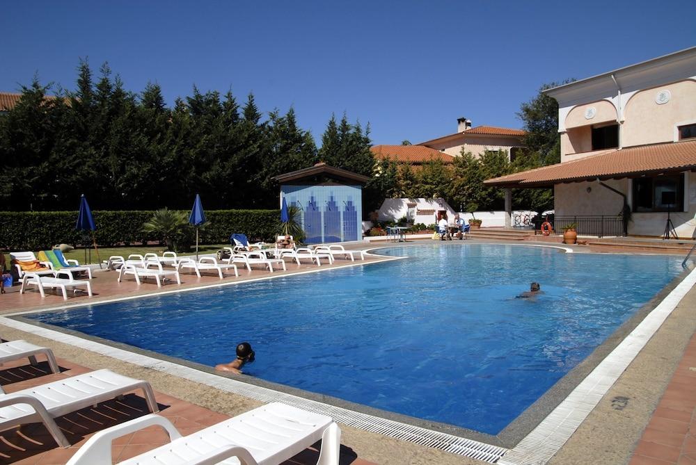 Amareclub Le Rose Hotel San Teodoro  Exterior foto