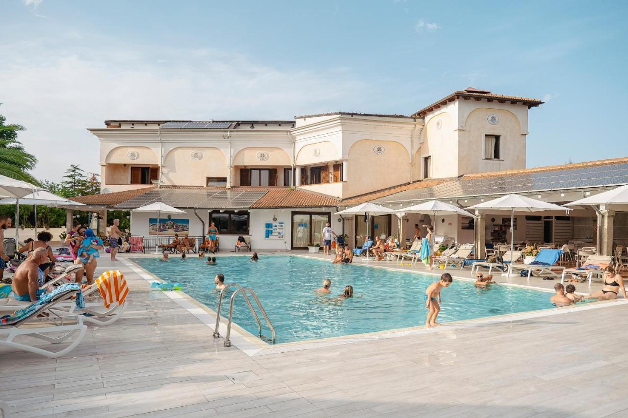 Amareclub Le Rose Hotel San Teodoro  Exterior foto