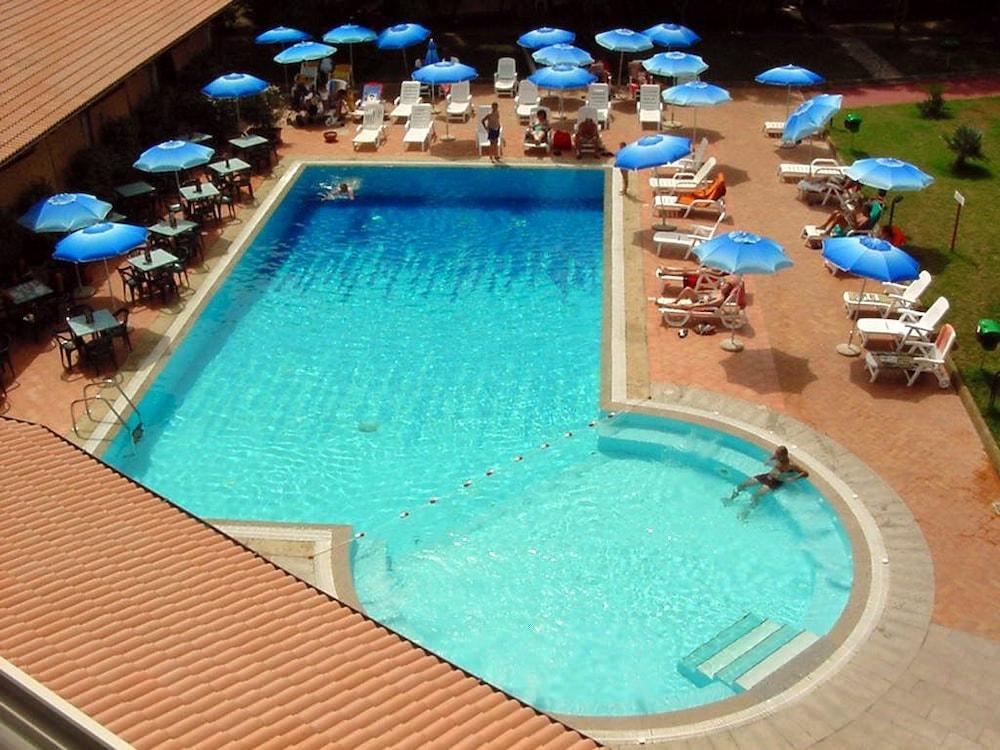Amareclub Le Rose Hotel San Teodoro  Exterior foto