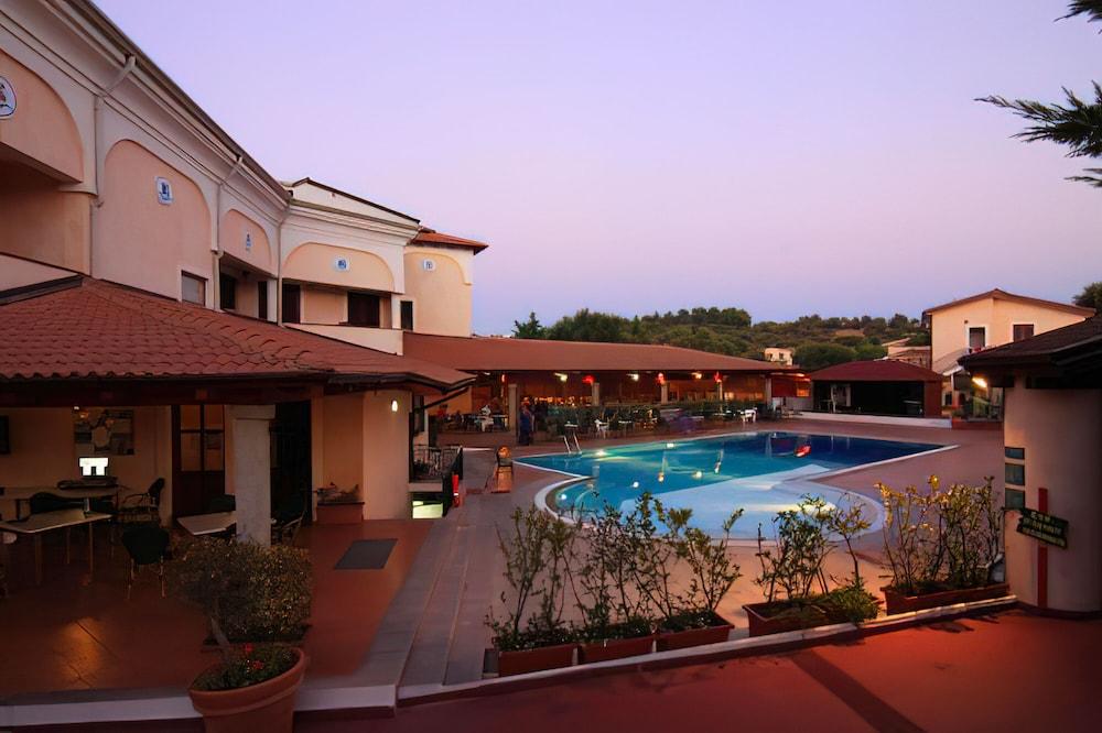Amareclub Le Rose Hotel San Teodoro  Exterior foto