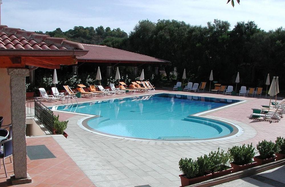 Amareclub Le Rose Hotel San Teodoro  Exterior foto